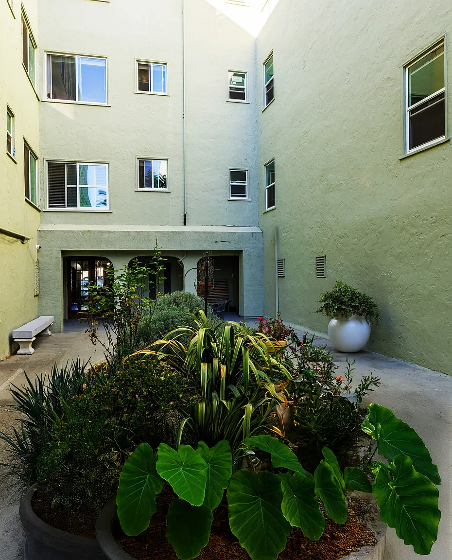 2110 Santa Clara Ave #305 photo 1