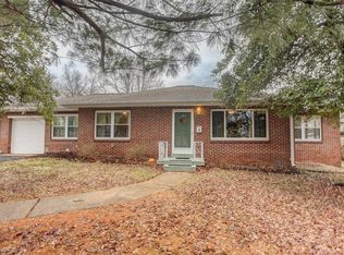 9 Lakewood Dr, Belleville, IL