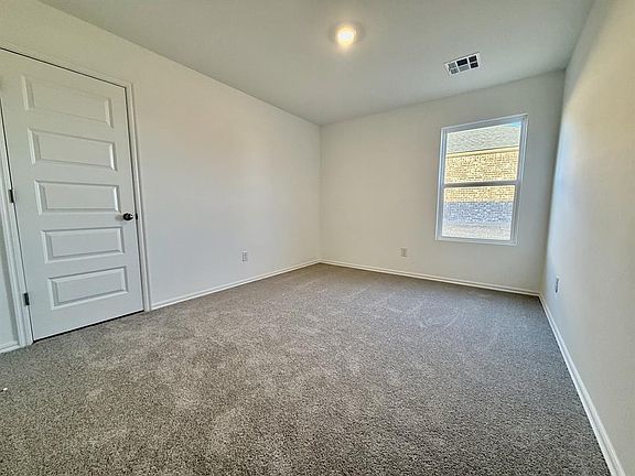 5th image of 517 Hillsboro Rd