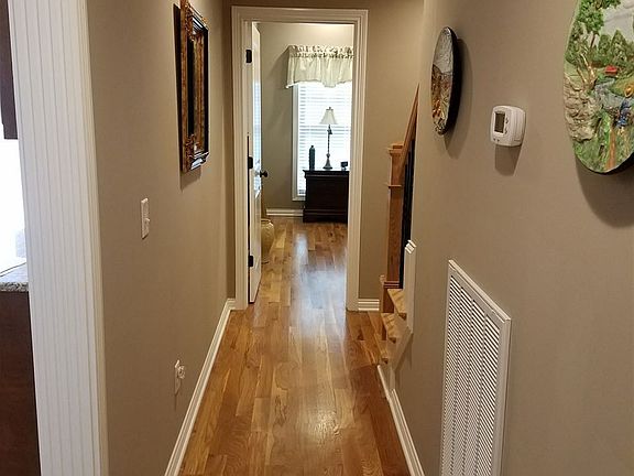 5th image of 470 Montrose Ct