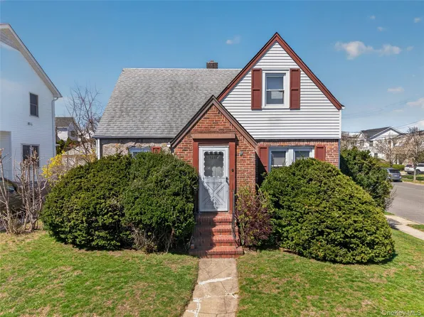 1217 Hillside Avenue, New Hyde Park, NY 11040