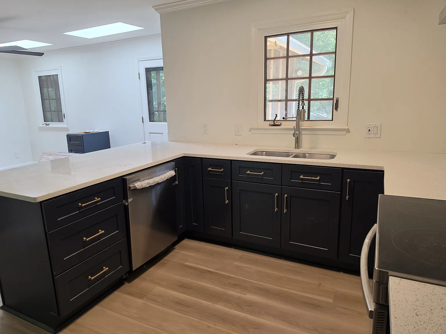6 bed, 2648 sqft, $3,500 — Photo 4