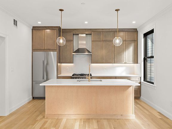 2nd image of 27 Shepard St #2