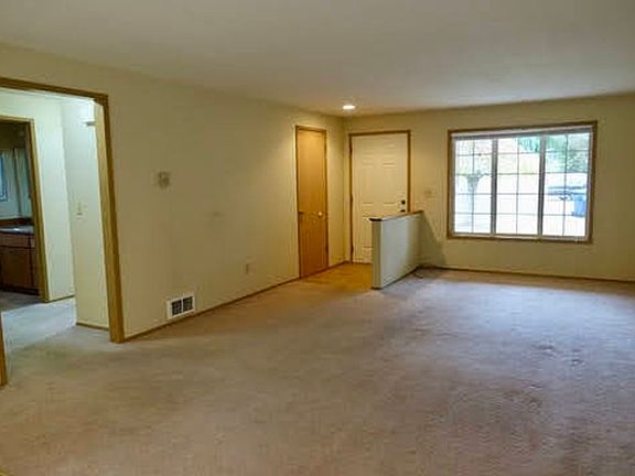 5th image of 12428 51st Ave NE #B