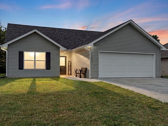 2nd image of 1203 Stonebridge Ln