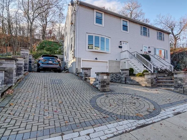 98 Washington St #98, Melrose, MA 02176