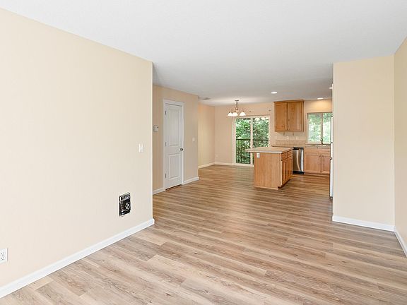 5th image of 2723 Rossiter Ln