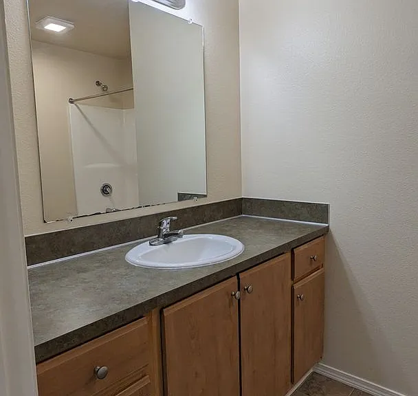 Wellesley Park Apartments — Photo 73