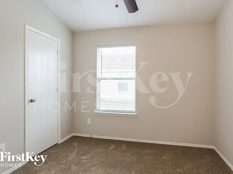 8110 Berkely Ct — Photo 12
