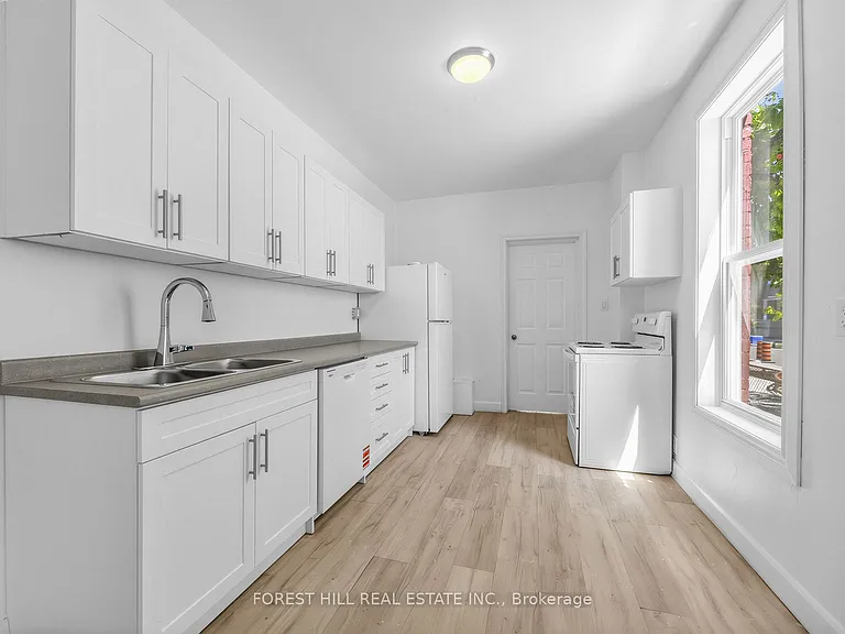 419 Dufferin St — Photo 9