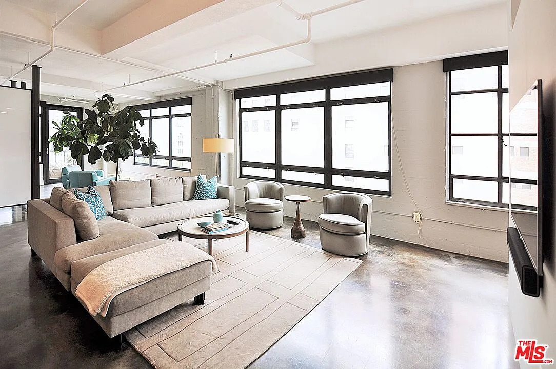 2 bed, 2.0 bath, 1740 sqft, $3,995 — Photo 2