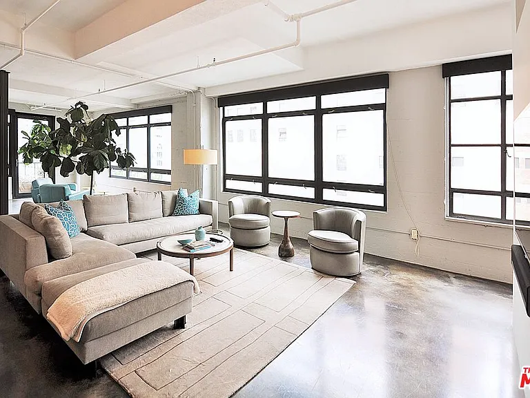 849 S Broadway #811 — Photo 2