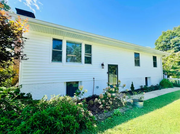 1520 E Vera Dr, Bloomington, IN 47401