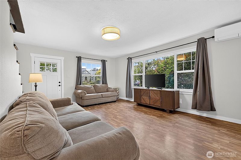 4th image of 513 Warner Street