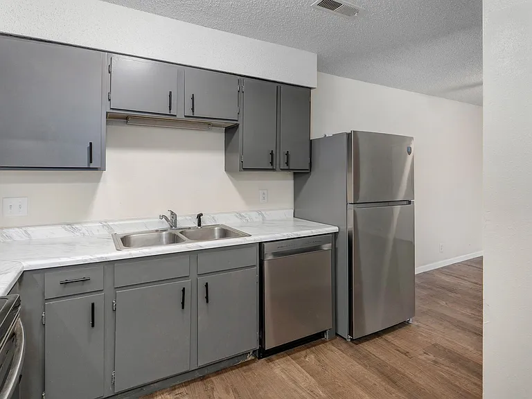 1221 S Park Ave #9 — Photo 6