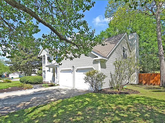 4th image of 103 Hartley Hall Ct