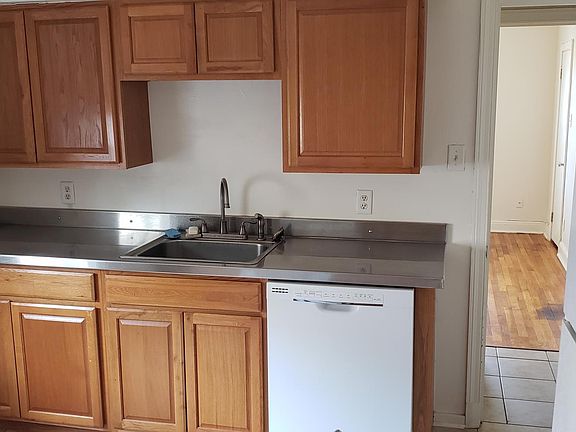 4th image of 5513 W End Blvd N