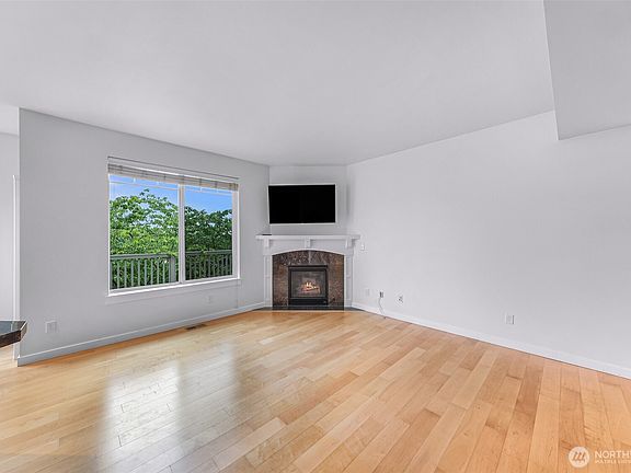 5th image of 1757 9th Court NE