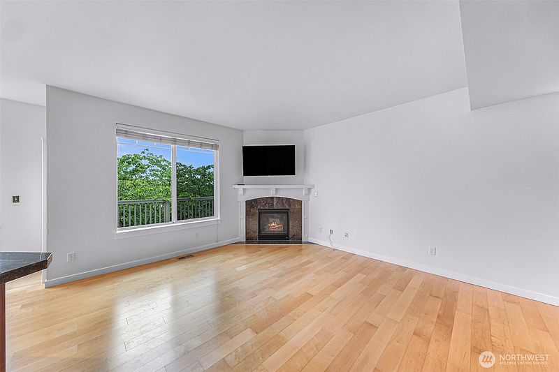 5th image of 1757 9th Court NE
