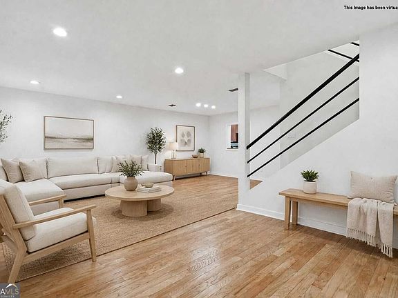 2nd image of 512 McGill Pl NE