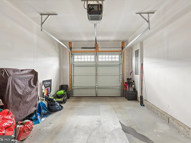 130 Calais Pl — Photo 35