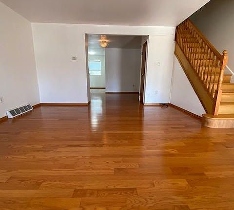 2nd image of 9854 Lackland Dr
