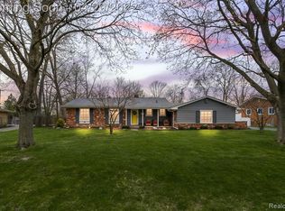 29040 E Marklawn St, Farmington Hills, MI