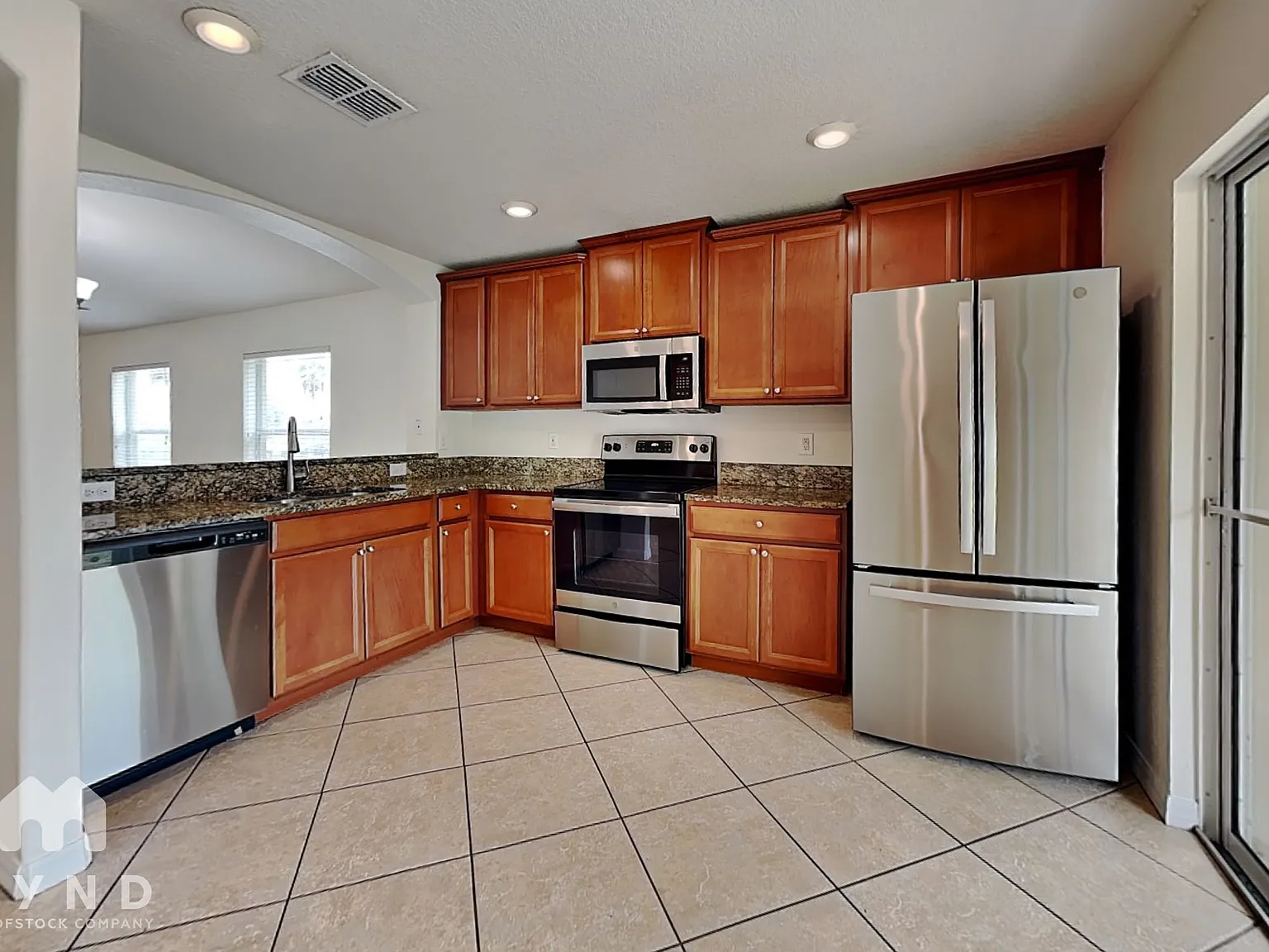 3 bed, 2.0 bath, 1340 sqft, $2,049 — Photo 2