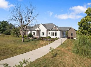 100 Stirling Ln, Versailles, KY