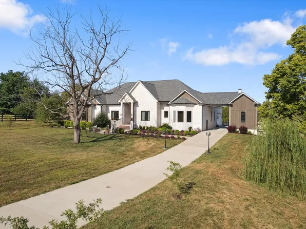 100 Stirling Ln, Versailles, KY 40383