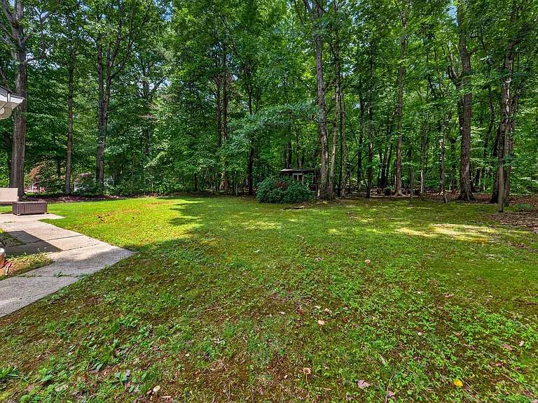 1249 Skyview Dr — Photo 25