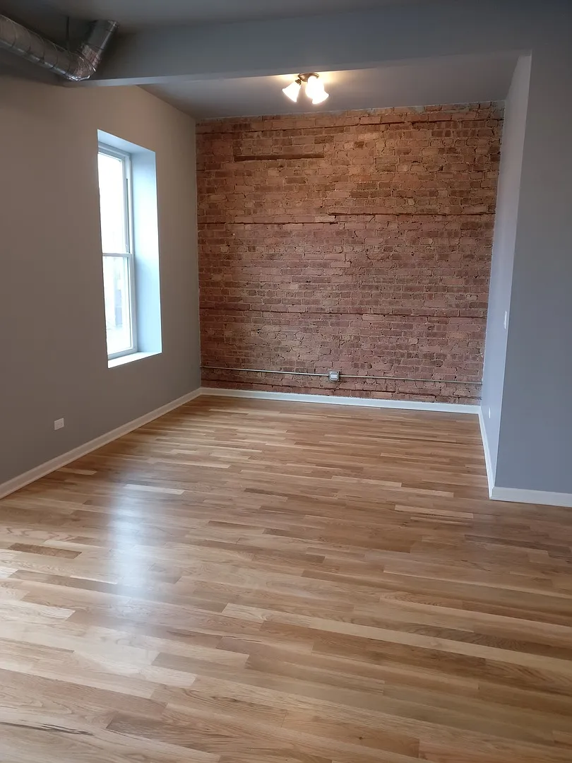 3 bed, 1600 sqft, $2,200 — Photo 2