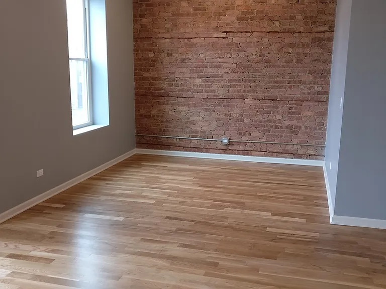 6342 S Ingleside Ave #1 — Photo 2