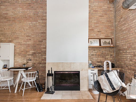 4th image of 2300 W Wabansia Ave APT 326