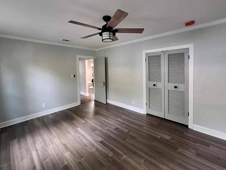 386 Holmes Cir — Photo 10