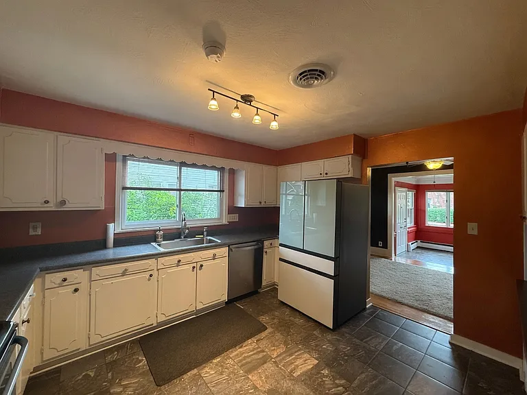 56 Telford Ave — Photo 6