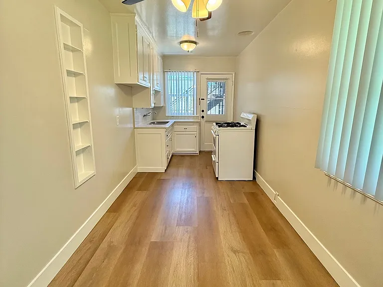 820 E San Antonio Dr — Photo 4