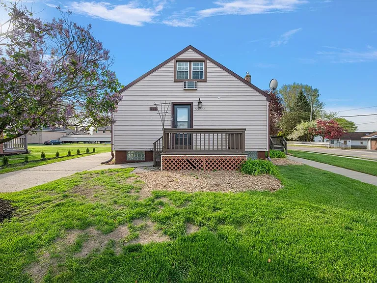 35711 Alfred St — Photo 33