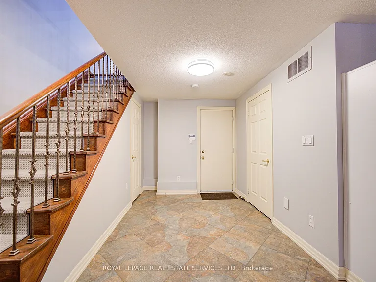 115 Saint Lawrence Dr — Photo 39