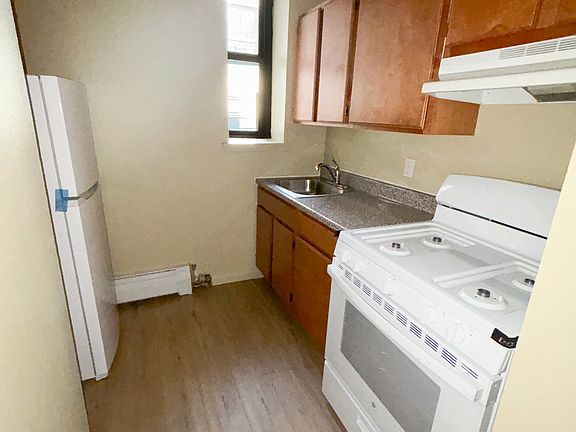2nd image of 749 Jackson Ave #5AB