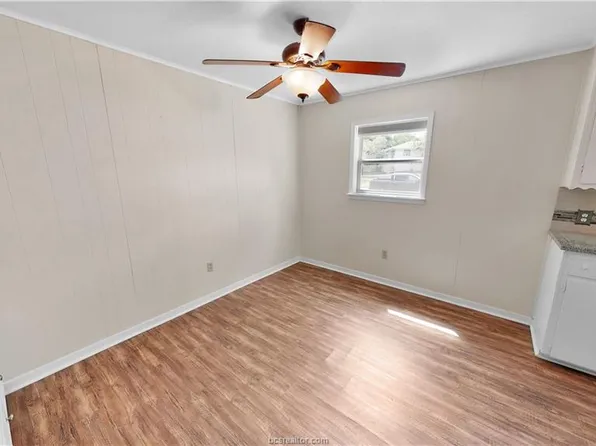205 Redmond Dr, College Station, TX 77840