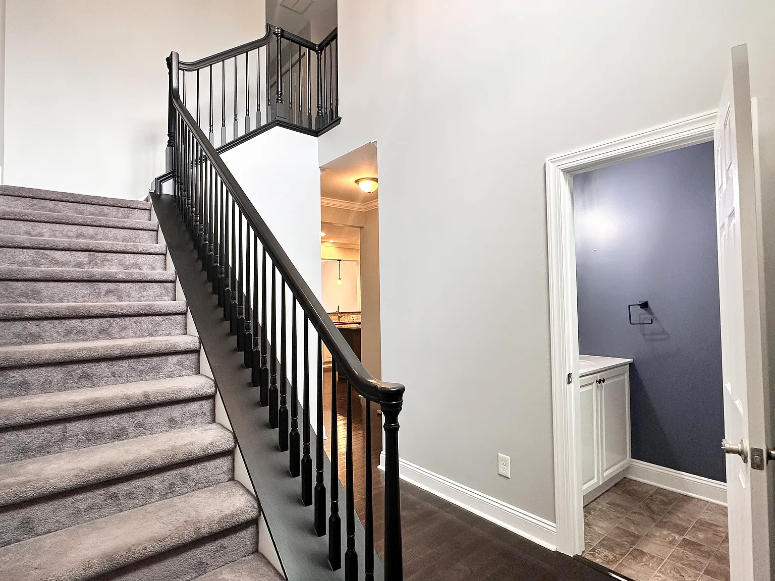 3 bed, 2750 sqft, $2,990 — Photo 3