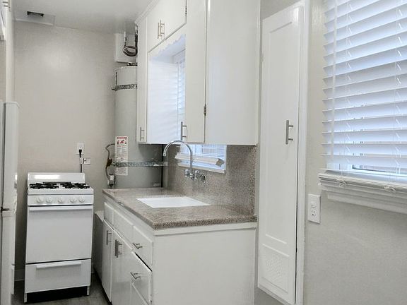 4th image of 1017 Pacific Ave #4
