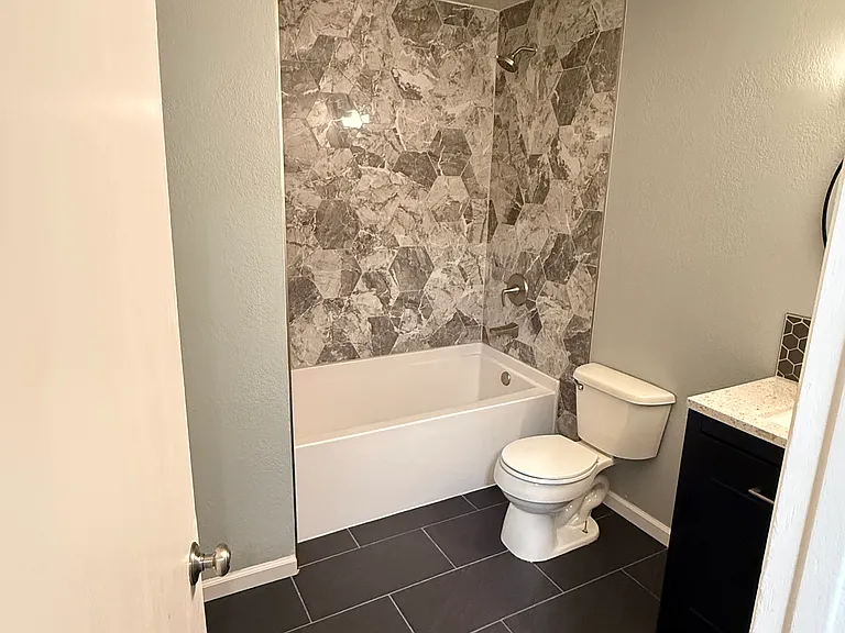 601 Cherry St #4 — Photo 13