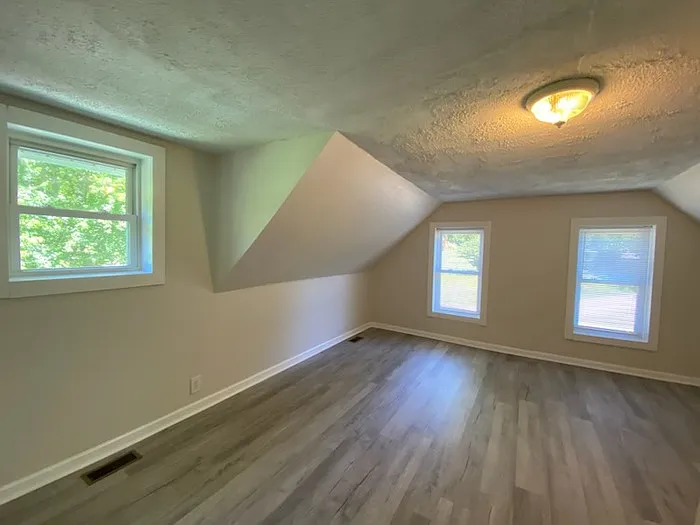 328 Falls Rd — Photo 21