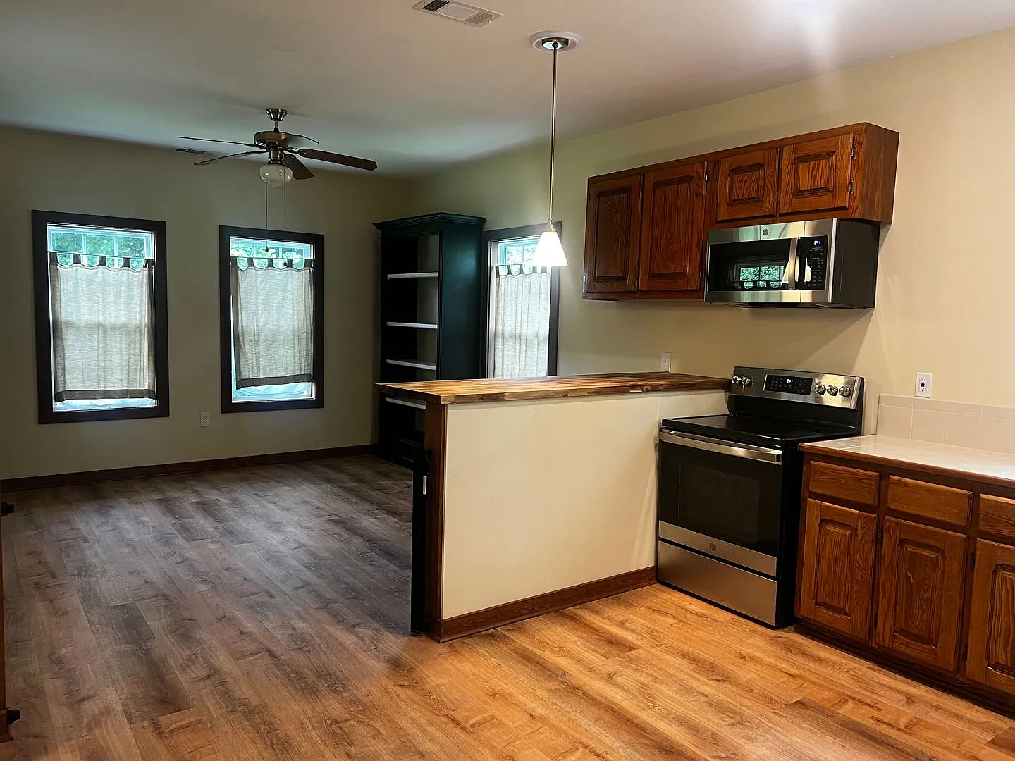 Beautifully Renovated 3-Bedroom Home with Fenced Yard in Jefferson, GA — Photo 3
