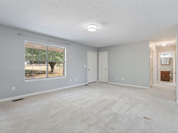 4th image of 102 Dogwood Hills Ct