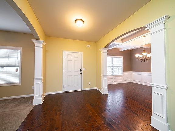 4th image of 14 Pebblebrook Ln