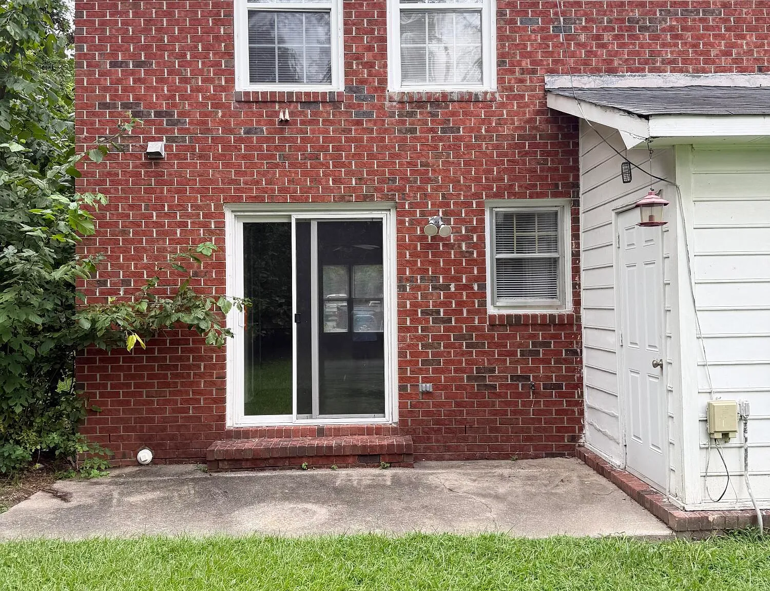 2 bed, 1.5 bath, 1140 sqft, $1,200 — Photo 3