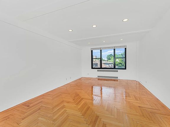 2nd image of 55 Park Ter E APT B-50